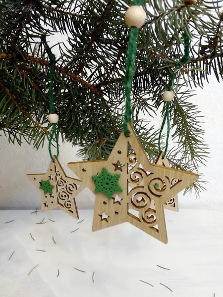 Weihnachtsstern mit grüner Schneeflocke